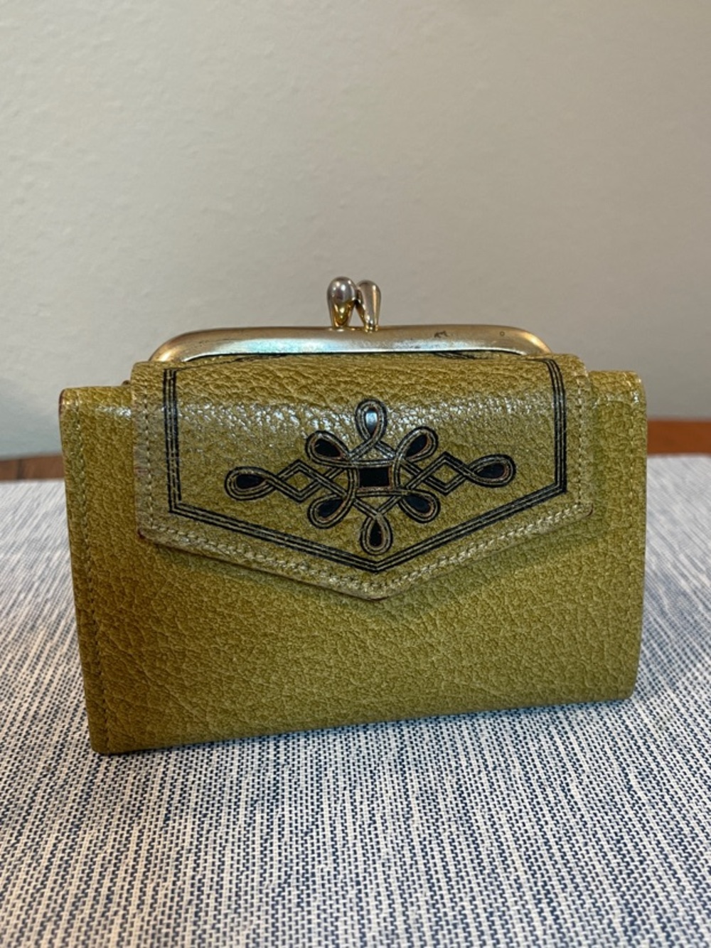Vintage Princess Gardner Leather Wallet – Mid-Century Green Kiss Lock Billfold